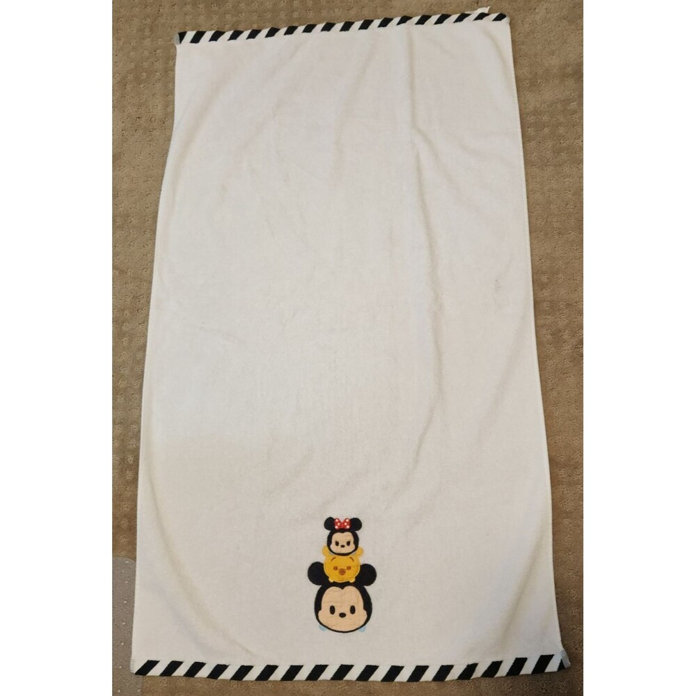 Disney Tsum Tsum Pooh Kids BATH Towel 46" x 26" Embroirded 100% Cotton White